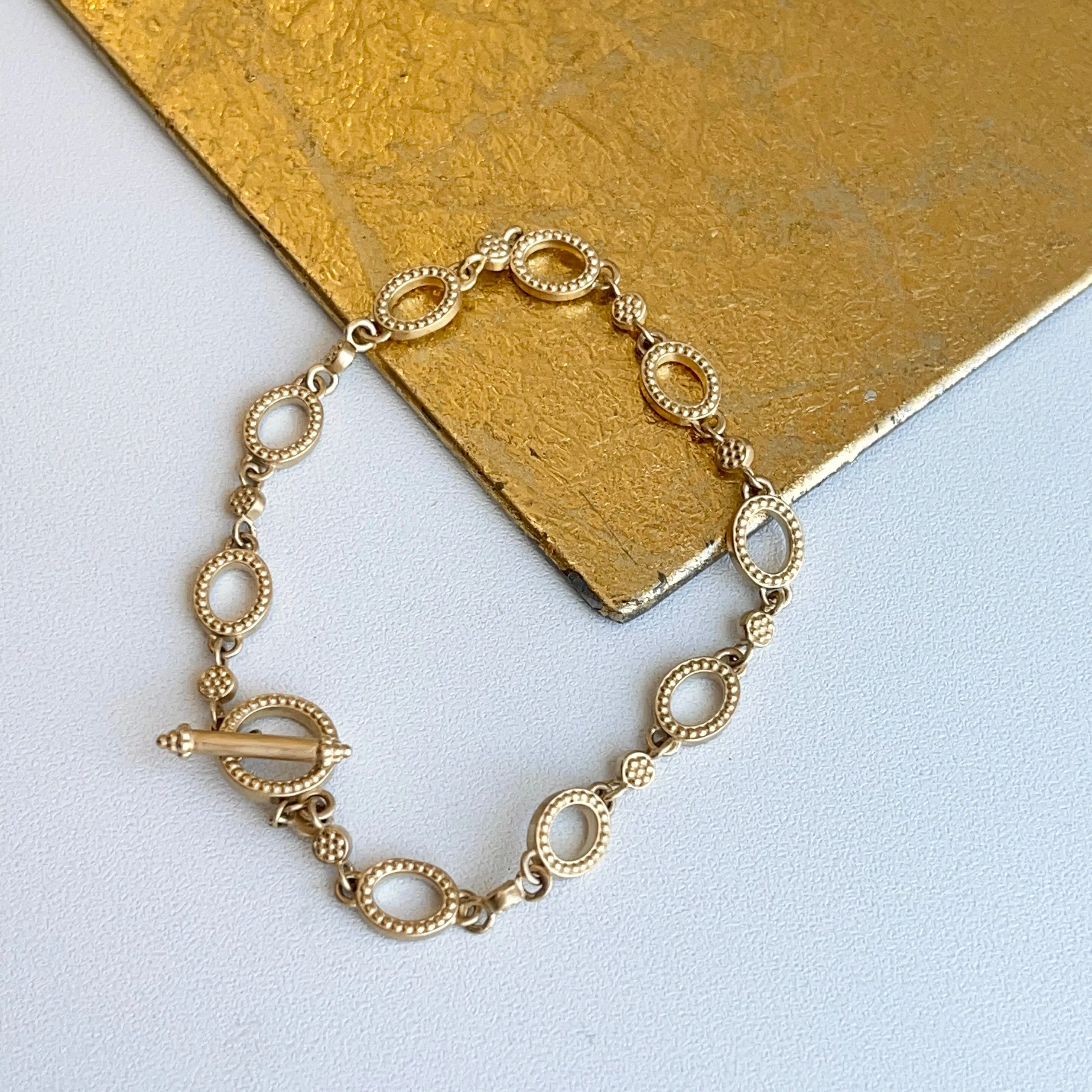 14KT Yellow Gold Oval Textured Links Toggle Claps Bracelet