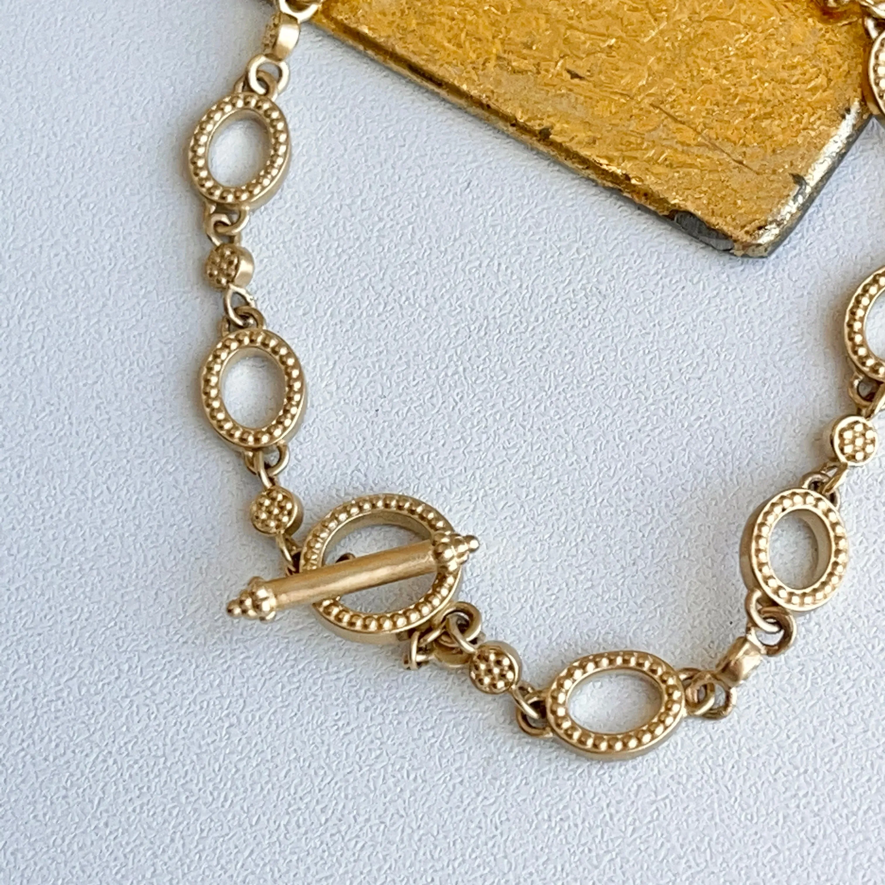 14KT Yellow Gold Oval Textured Links Toggle Claps Bracelet