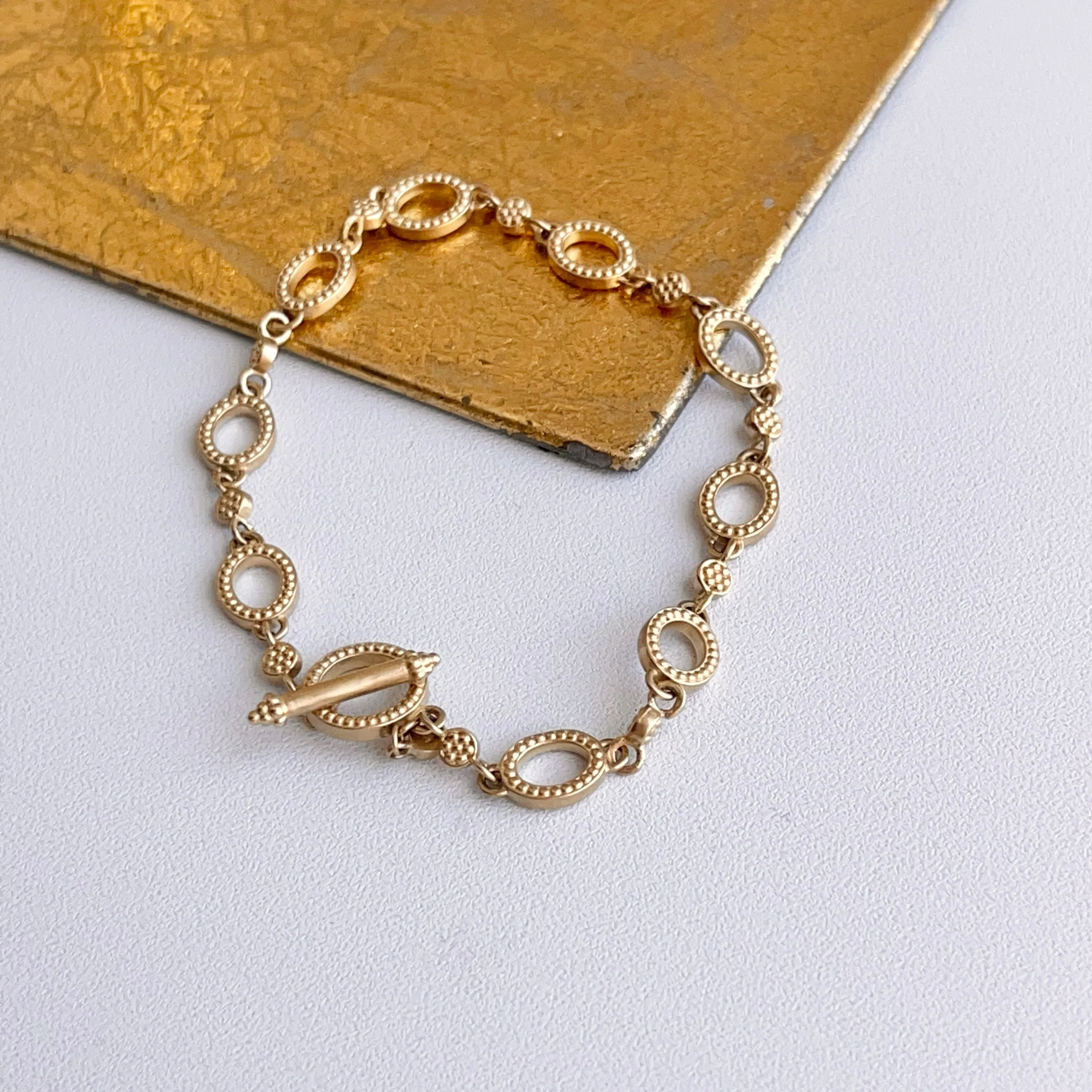 14KT Yellow Gold Oval Textured Links Toggle Claps Bracelet