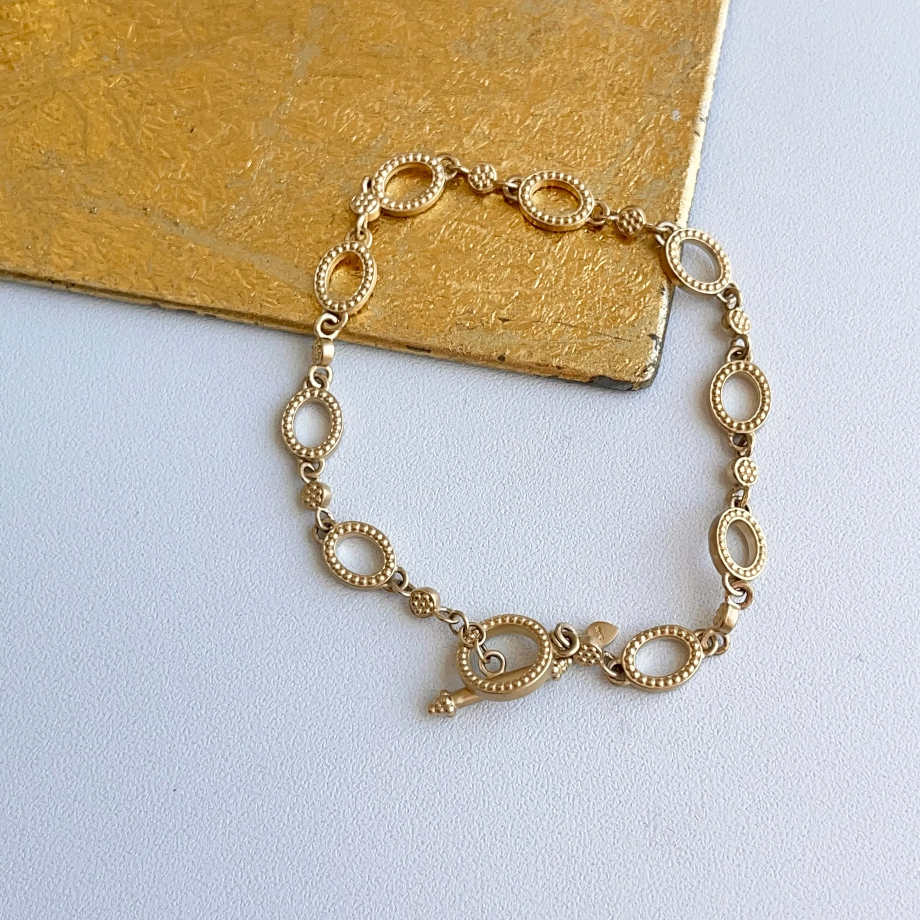 14KT Yellow Gold Oval Textured Links Toggle Claps Bracelet