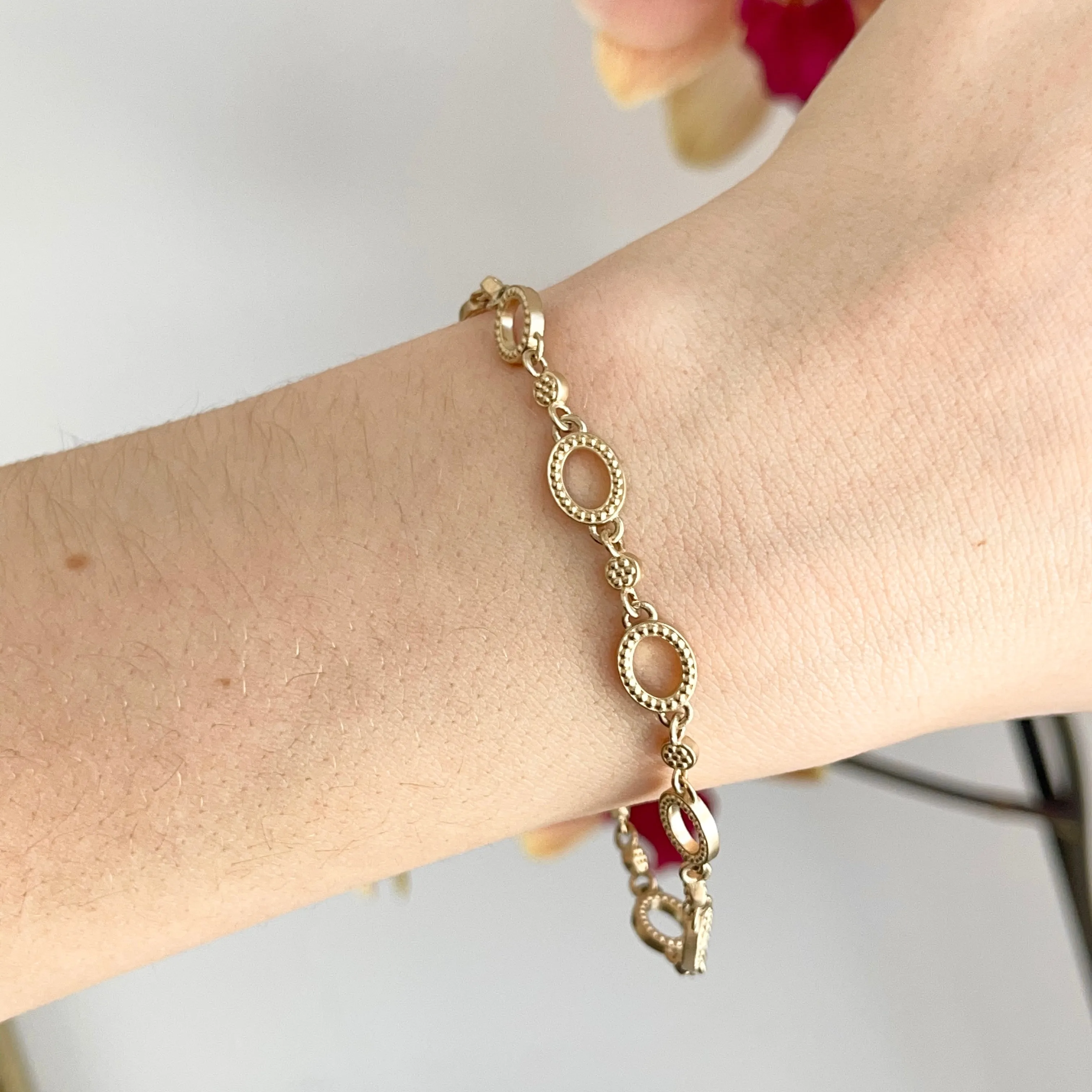 14KT Yellow Gold Oval Textured Links Toggle Claps Bracelet