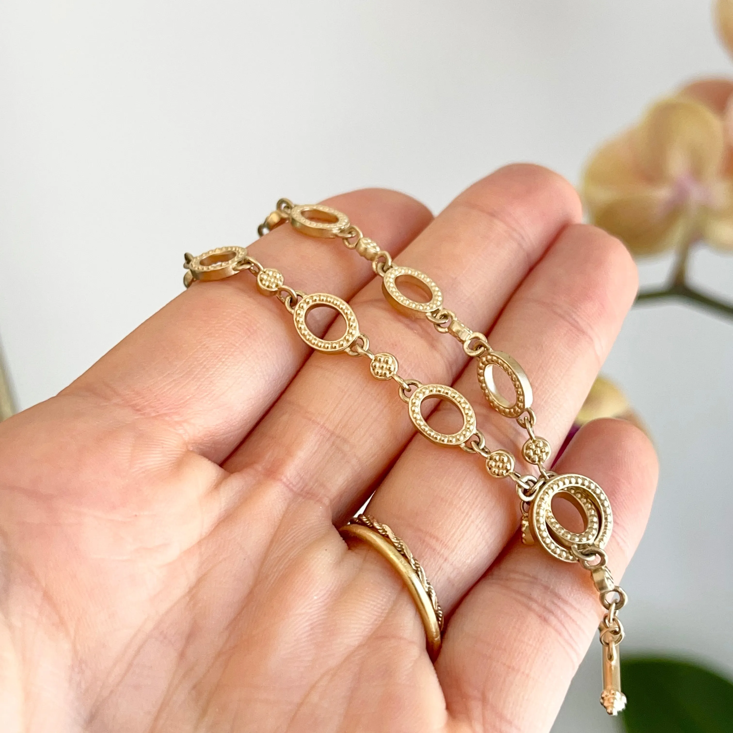 14KT Yellow Gold Oval Textured Links Toggle Claps Bracelet