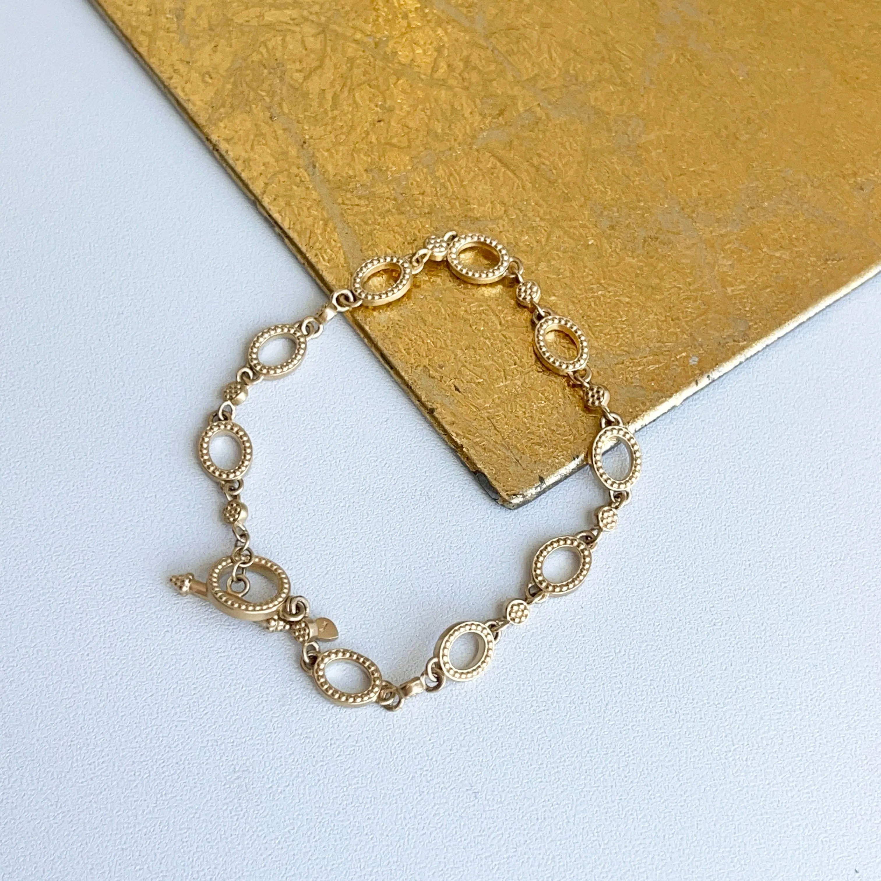 14KT Yellow Gold Oval Textured Links Toggle Claps Bracelet