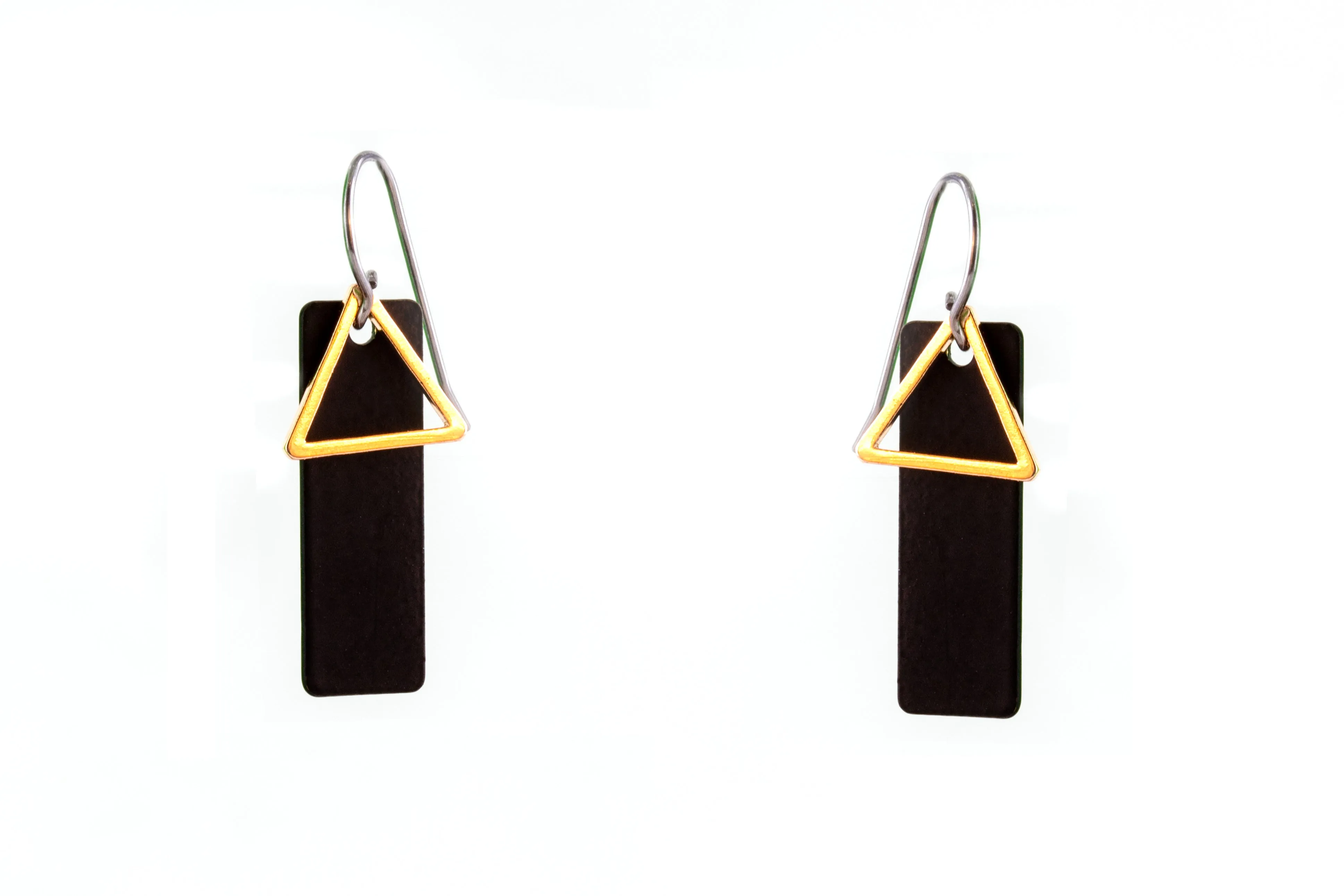 Contrasted Triangles