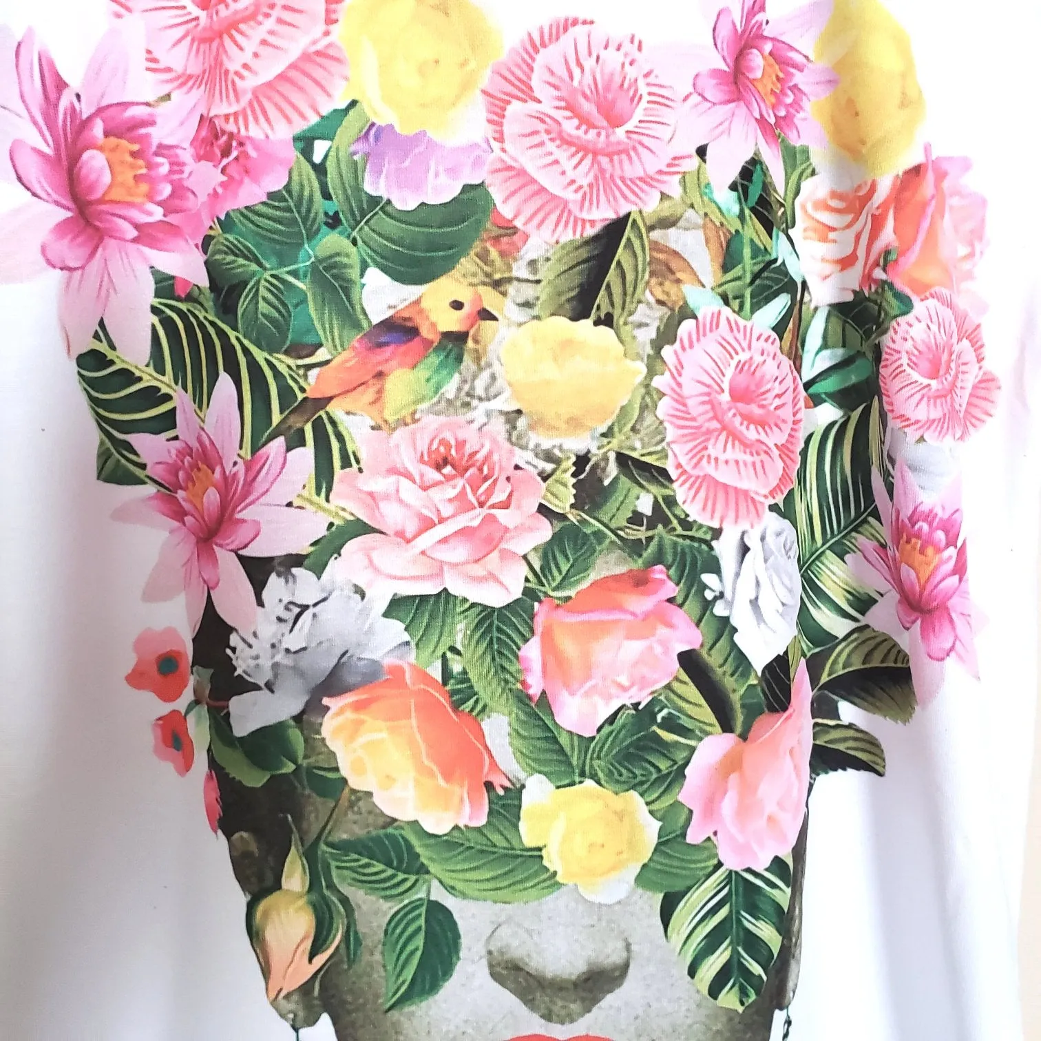 Frida Kahlo With Flowers Women's Graphic Tee T-Shirt
