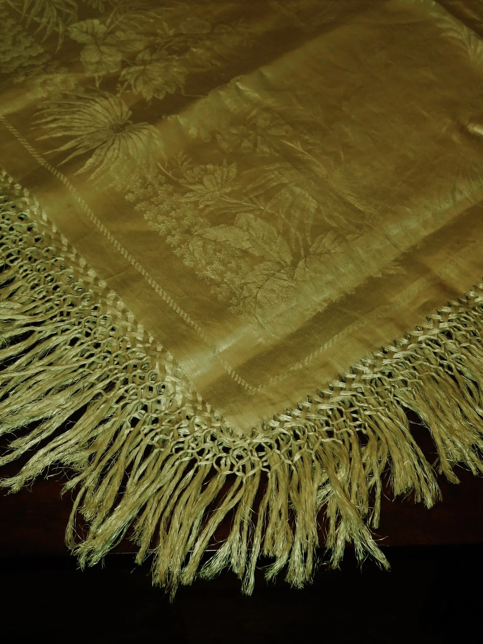 Fringed Linen Damask Banquet Cloth