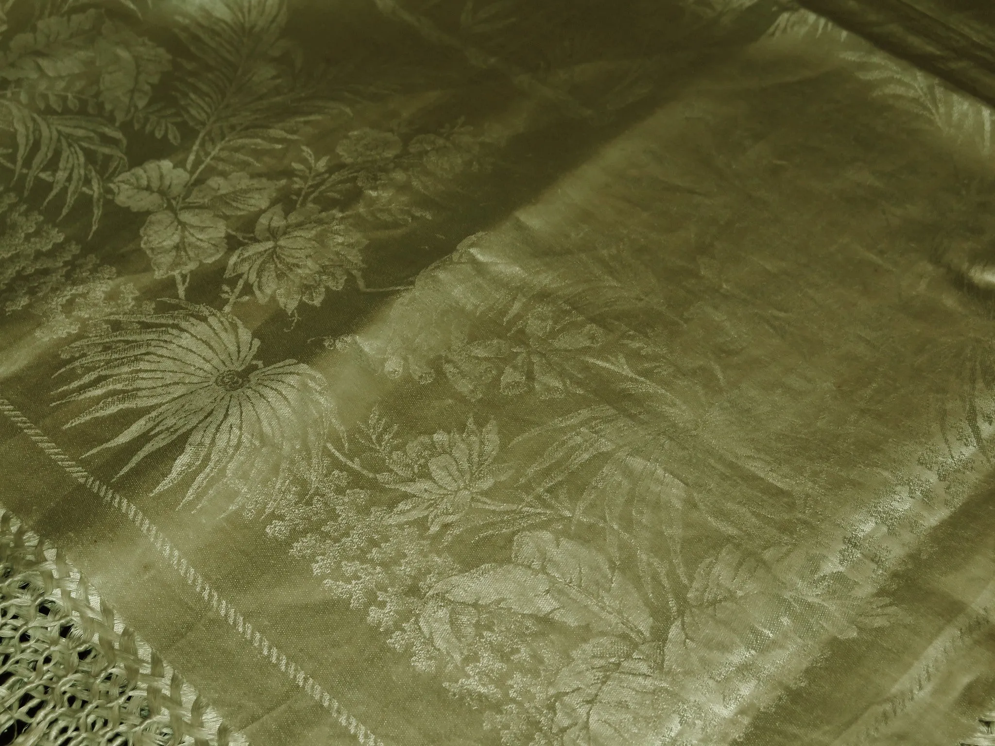 Fringed Linen Damask Banquet Cloth