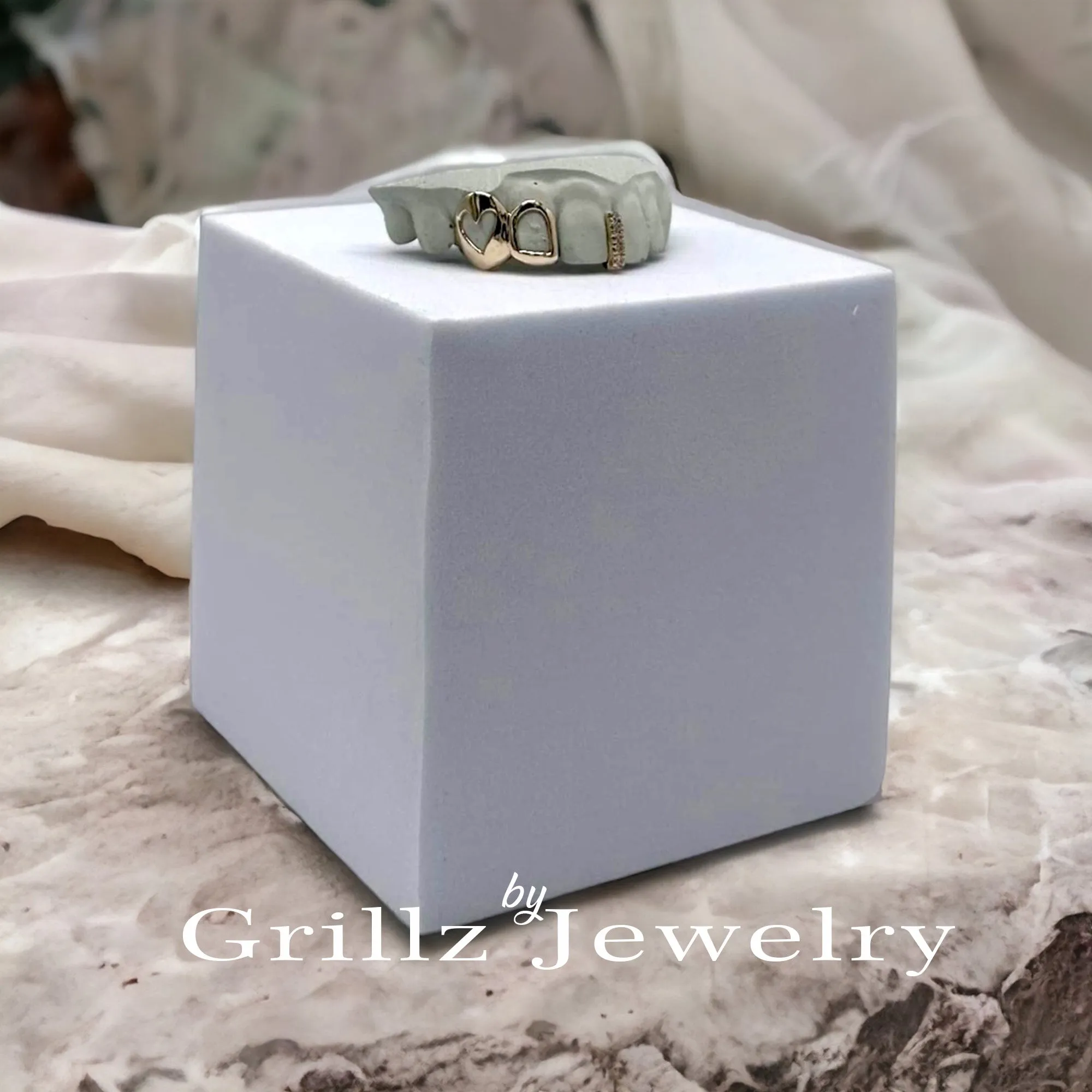 Grillz open heart shape