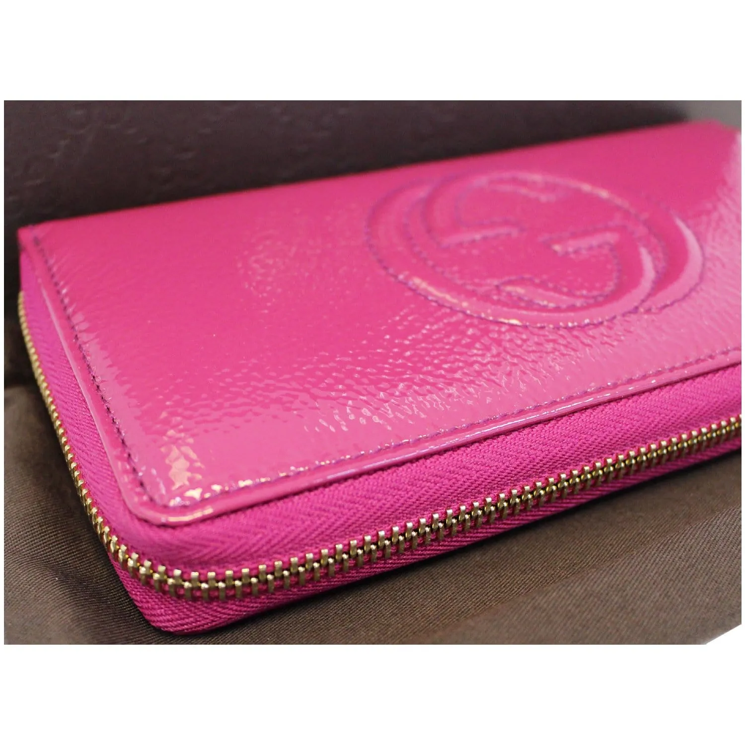 GUCCI Soho Interlocking G Leather Zip Around Wallet Fuchsia