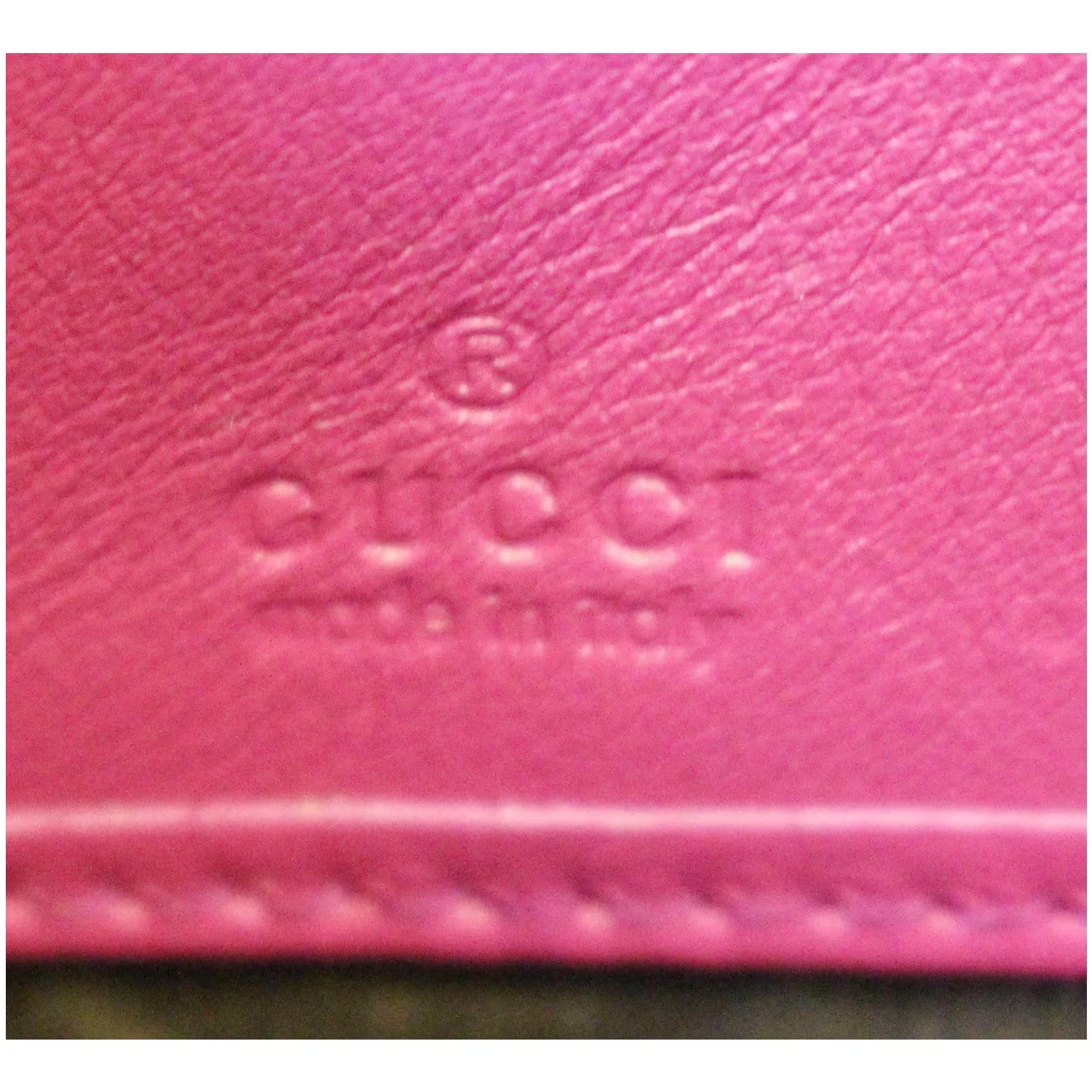 GUCCI Soho Interlocking G Leather Zip Around Wallet Fuchsia