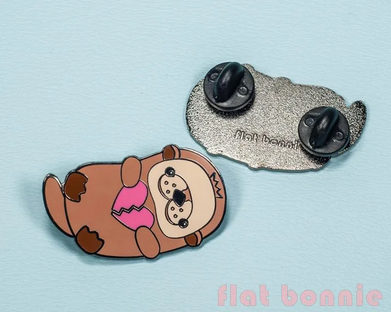 Kawaii Otter with Broken Heart - Cute otter enamel pin - Kawaii enamel pins - Cloisonné lapel pin