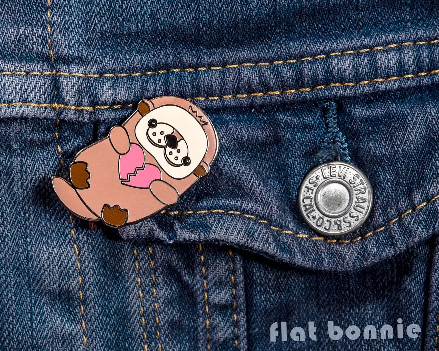 Kawaii Otter with Broken Heart - Cute otter enamel pin - Kawaii enamel pins - Cloisonné lapel pin