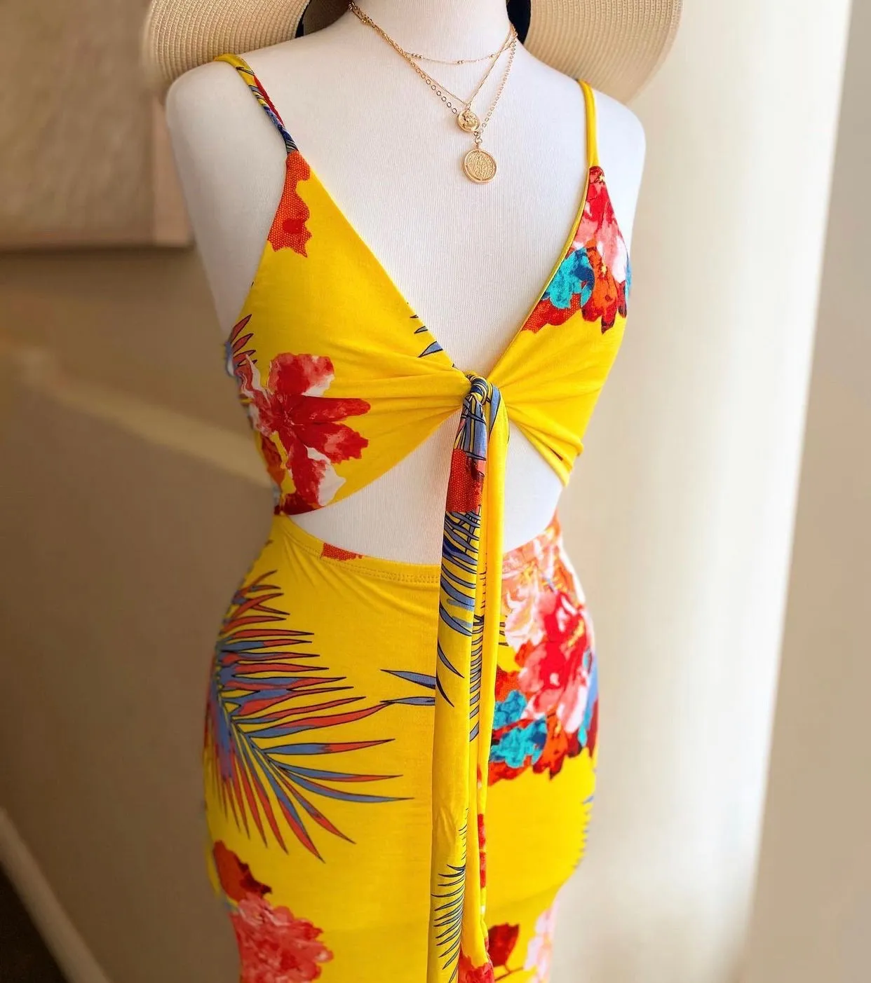 Keyhole Colorful Backless Dress