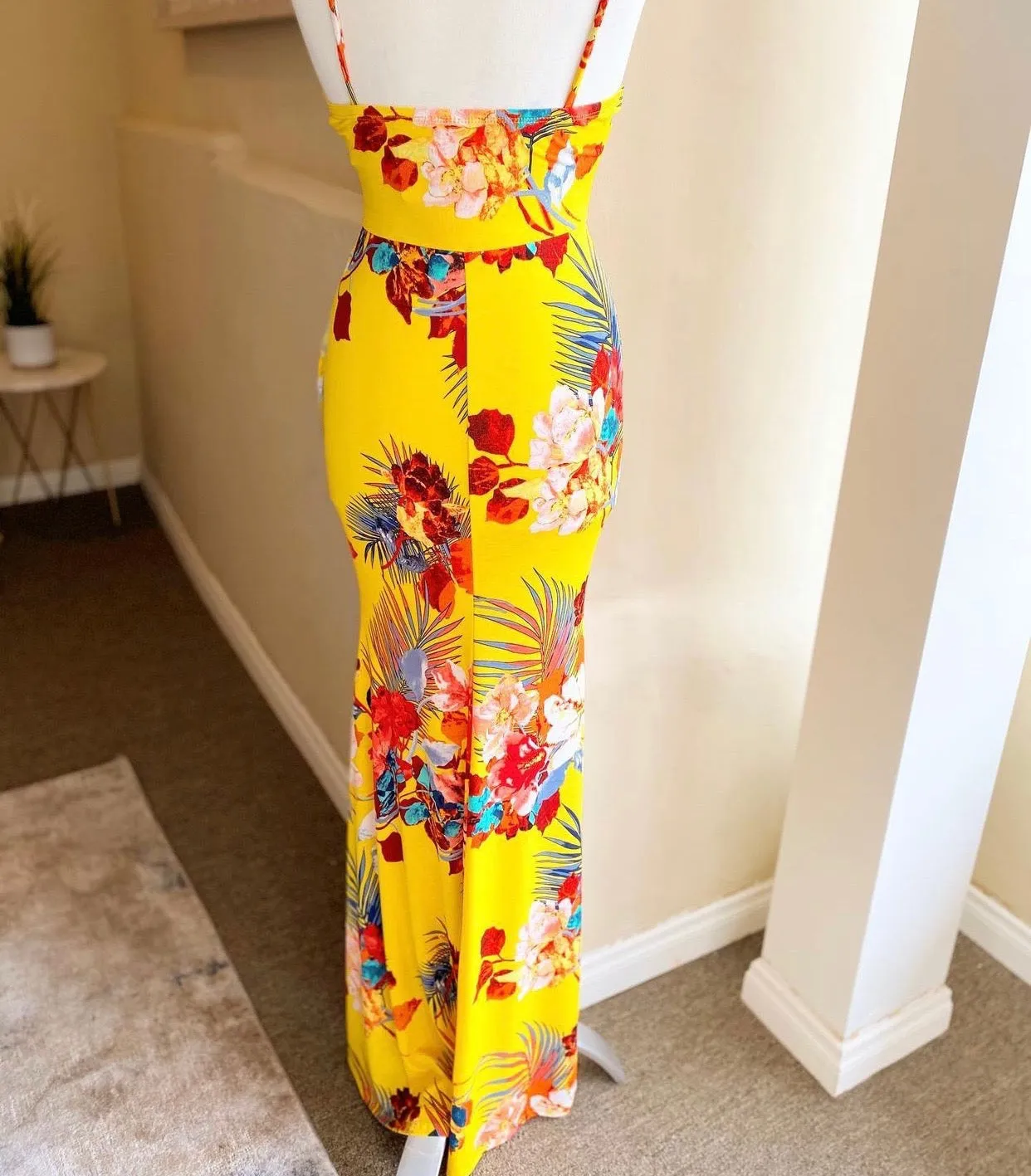Keyhole Colorful Backless Dress