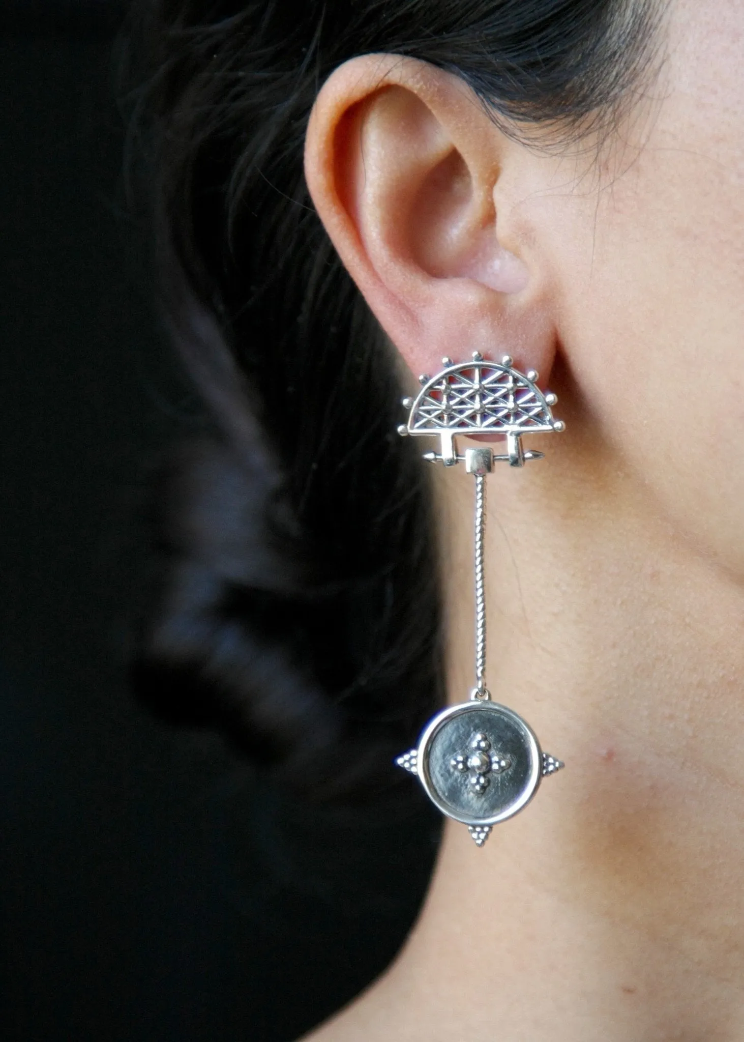 KIRABO dangling lattice and granulation earrings