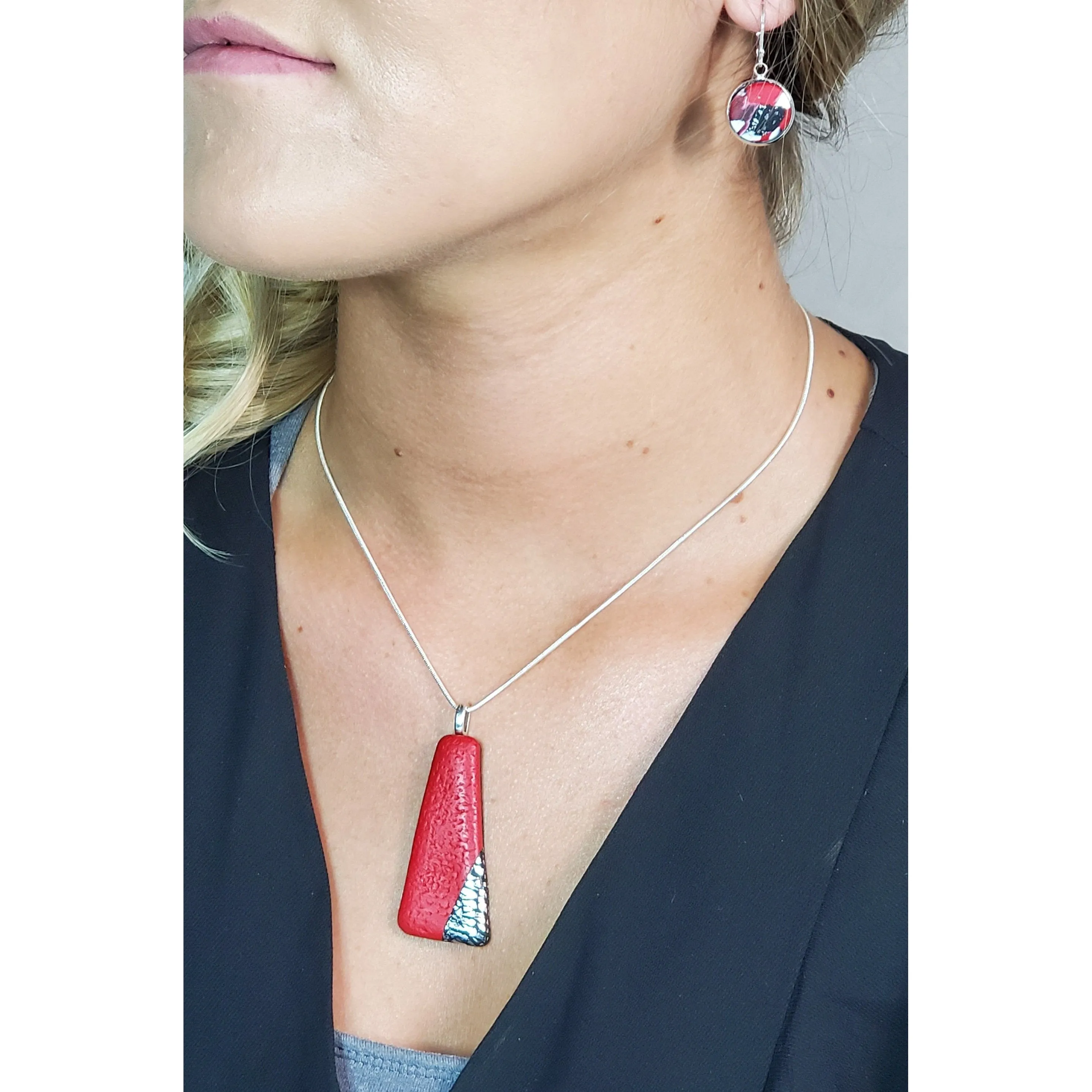 Long Oval Pendant - Scarlett