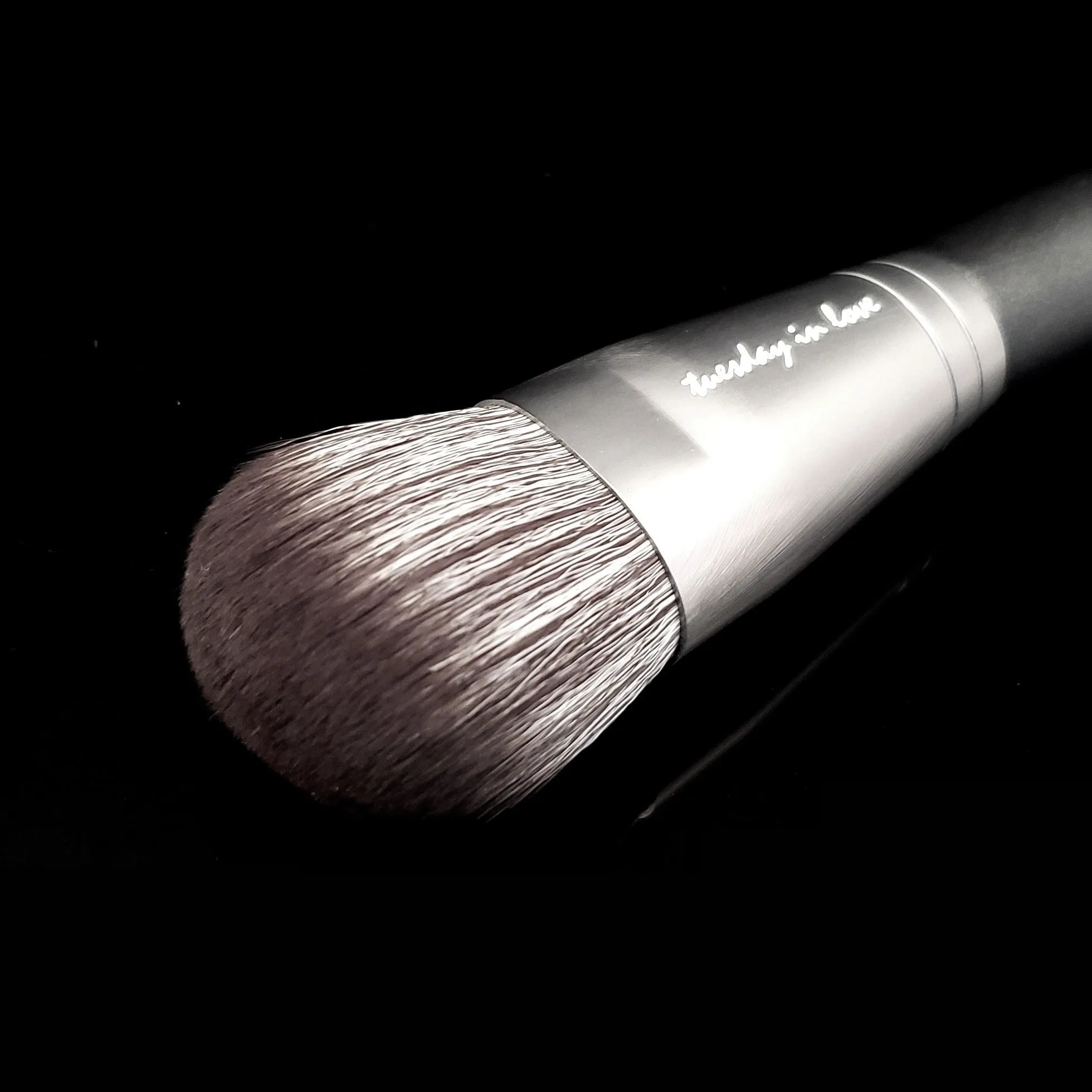Rounded Blush Brush #03