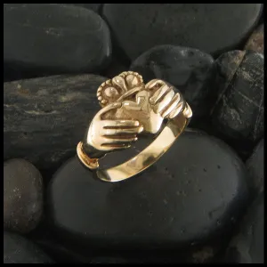 Rounded Claddagh Ring in Gold
