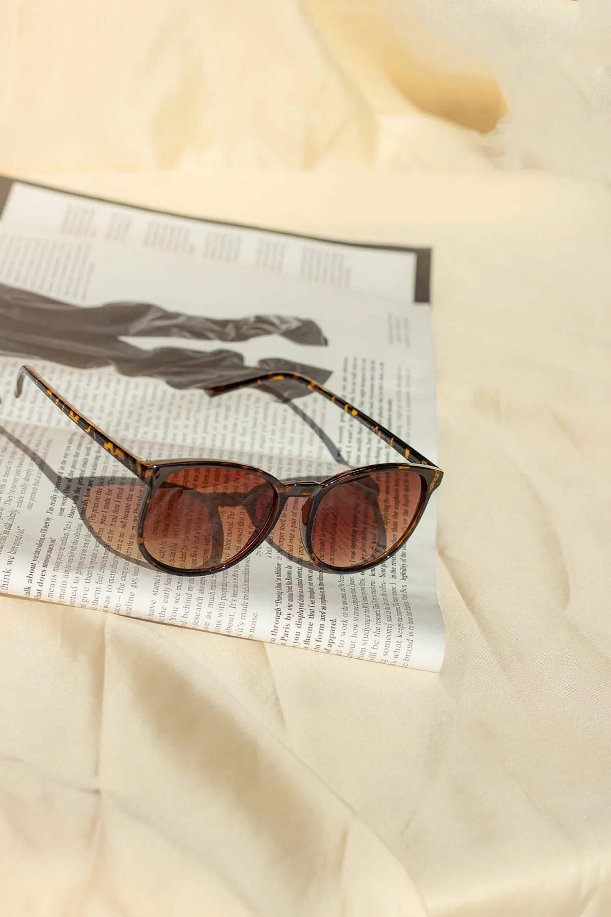 Rounded Full Classic Sunglasses