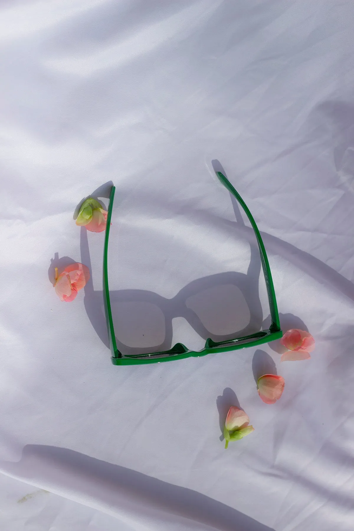 Rounded Rectangle 90s Look Sunglasses