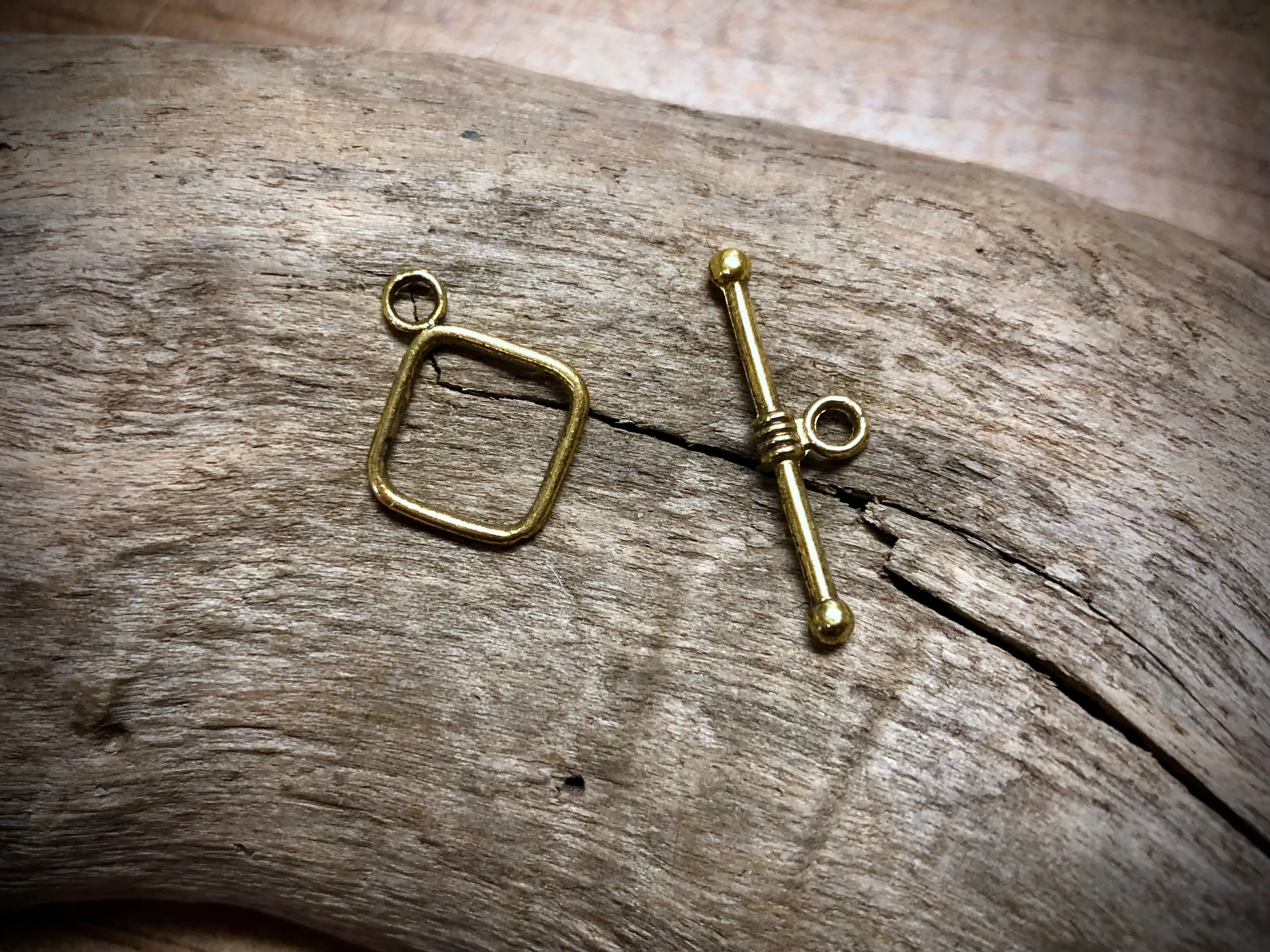 Rounded Square Toggle Set - Gold Tone