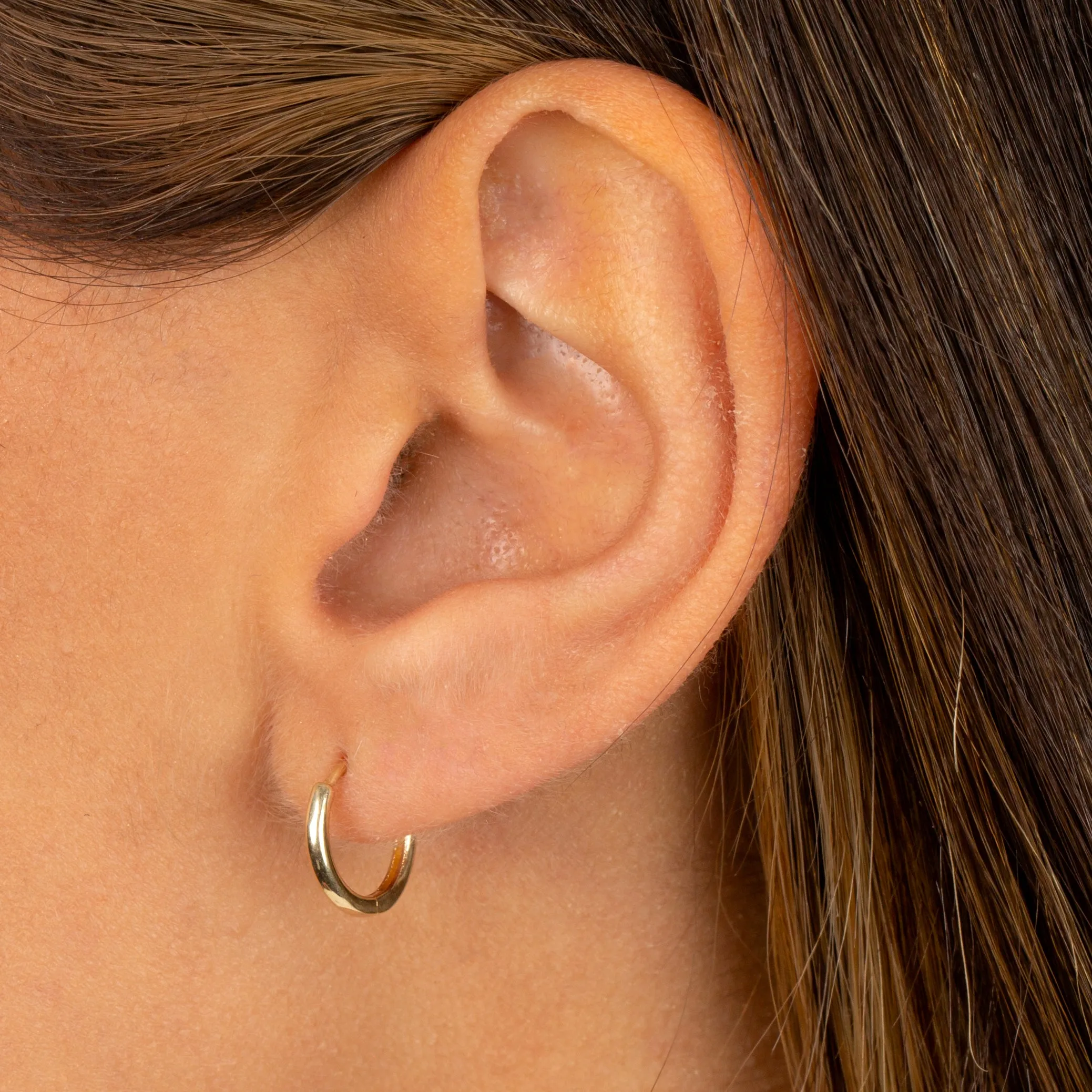 Solid Hollow Rounded Hoop Earring 14K