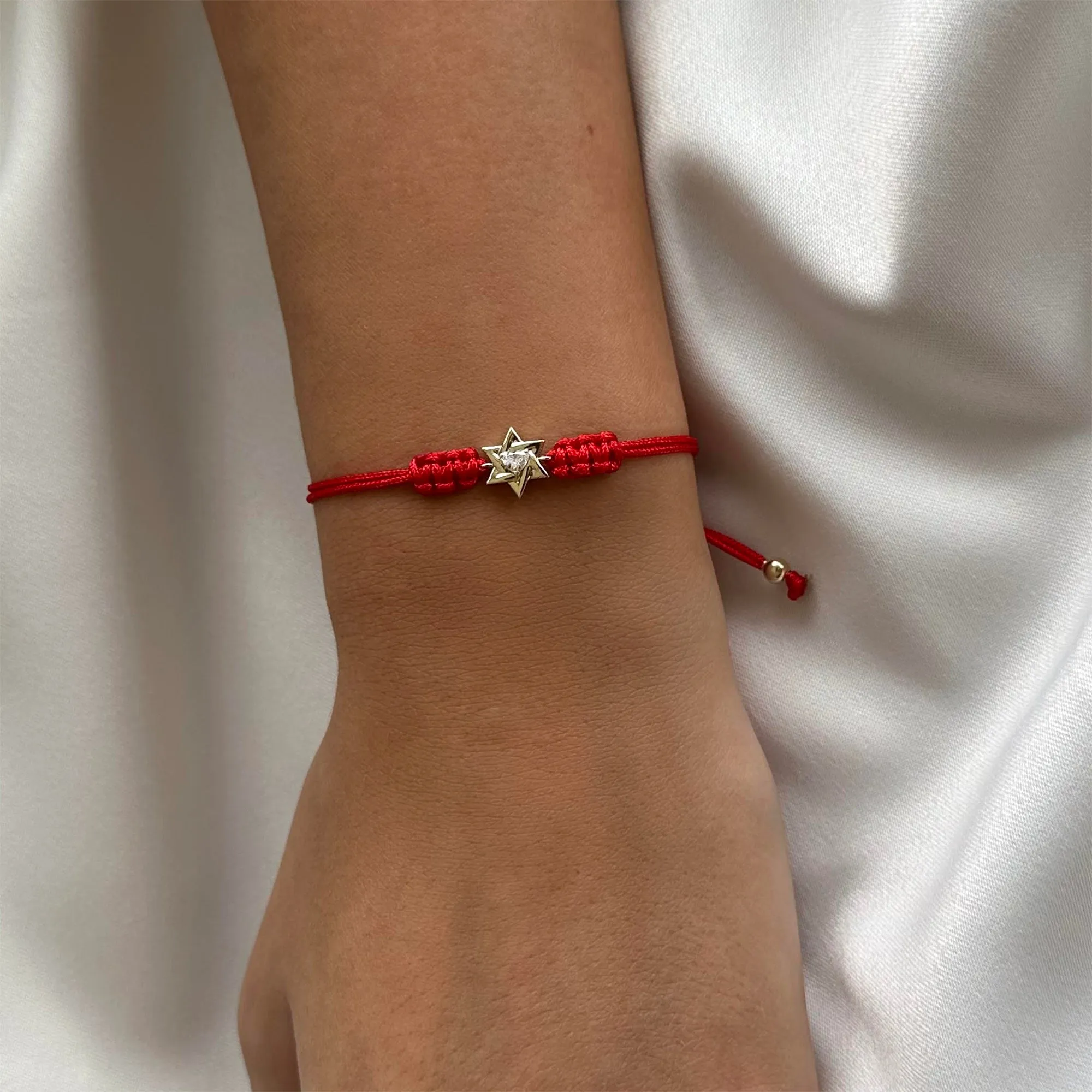Star Of David Bracelet With a Diamond Heart
