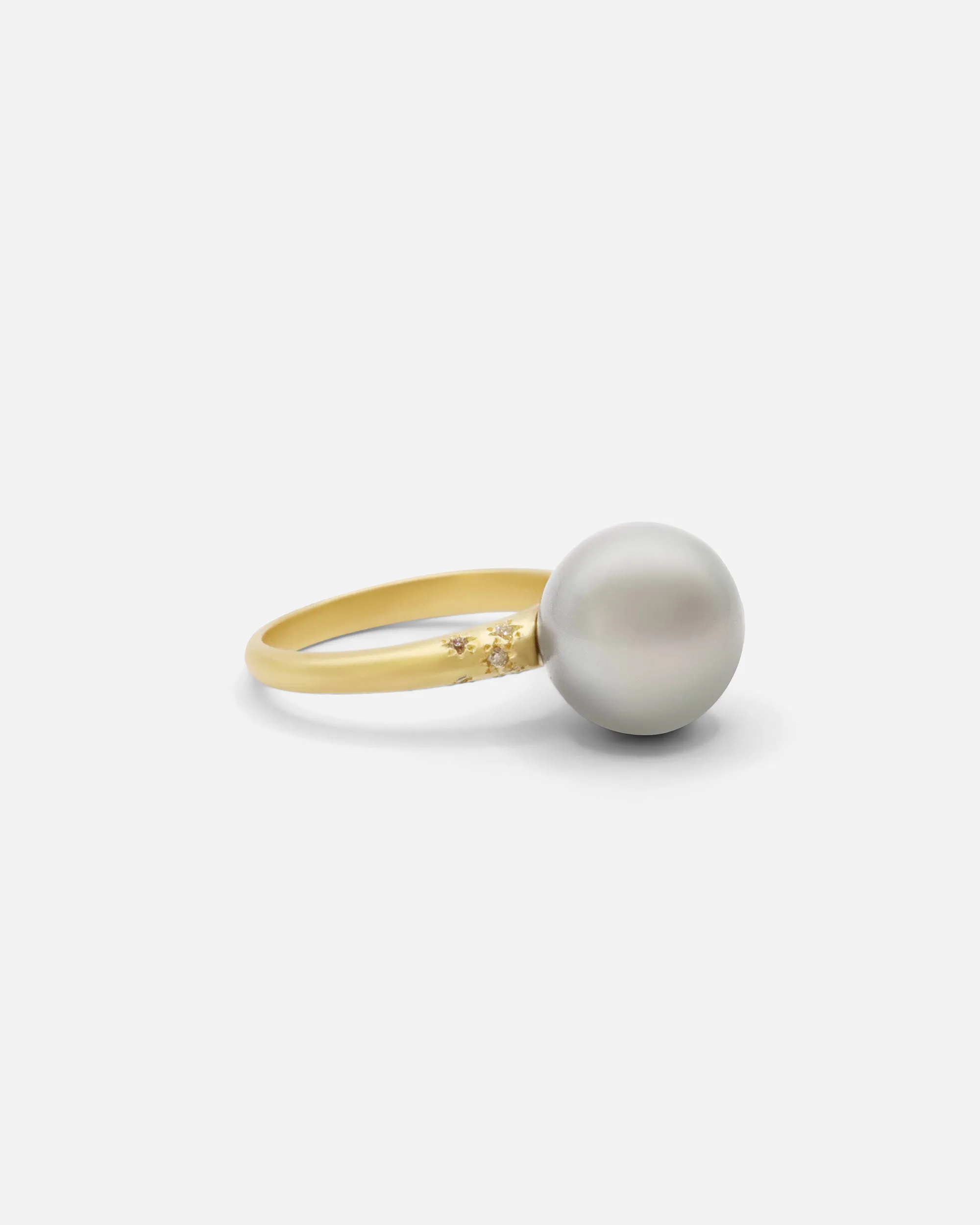 Umi / South Sea Pearl and Melee Diamond Ring